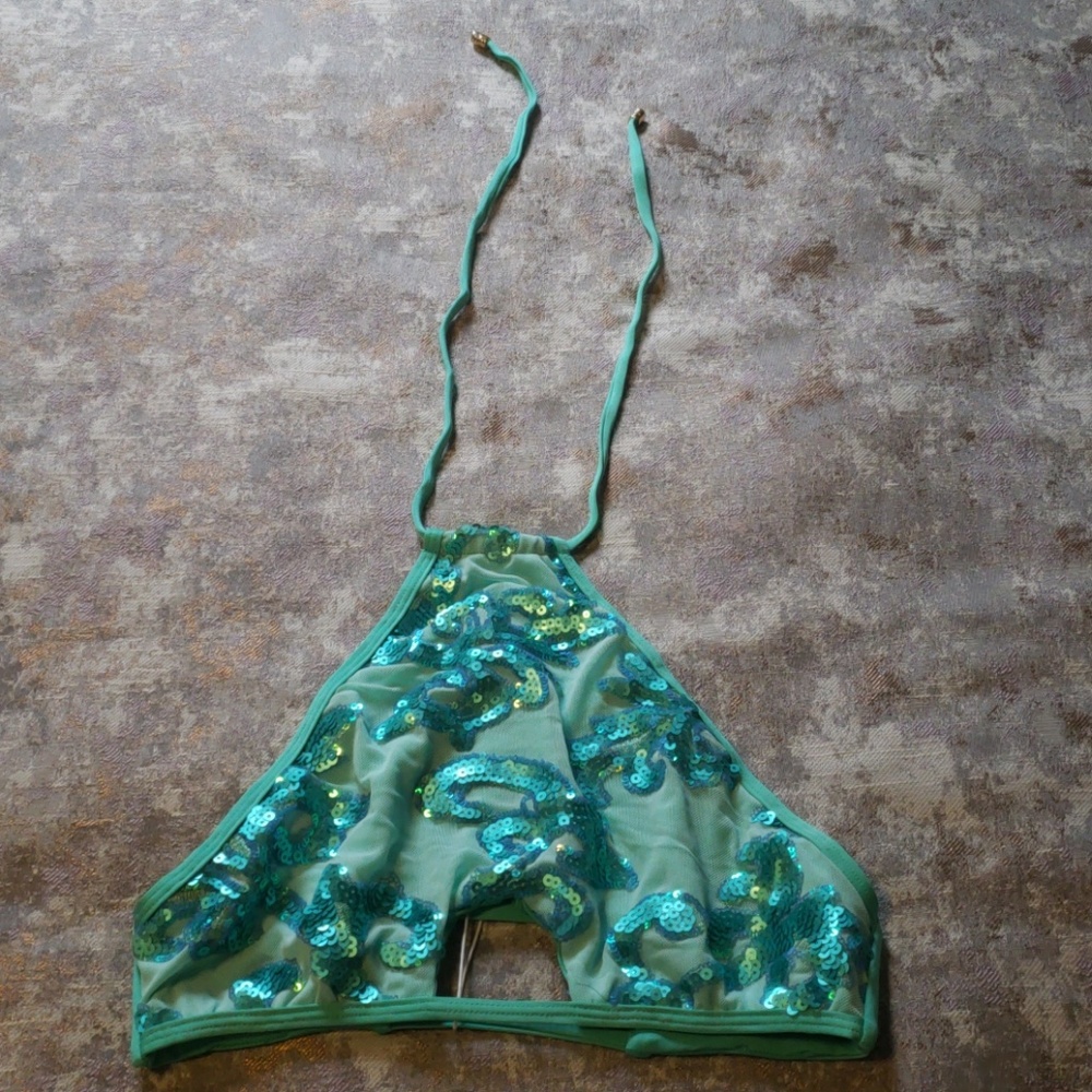 Beach bunny swim top